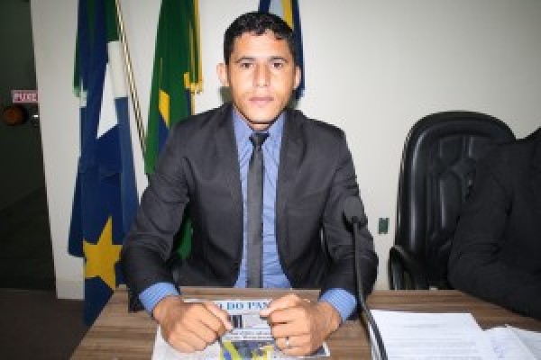 Leia mais sobre o artigo Emerson Garrucha defende reparos na Praça José Simões Bonfim na escola João Batista Pacheco