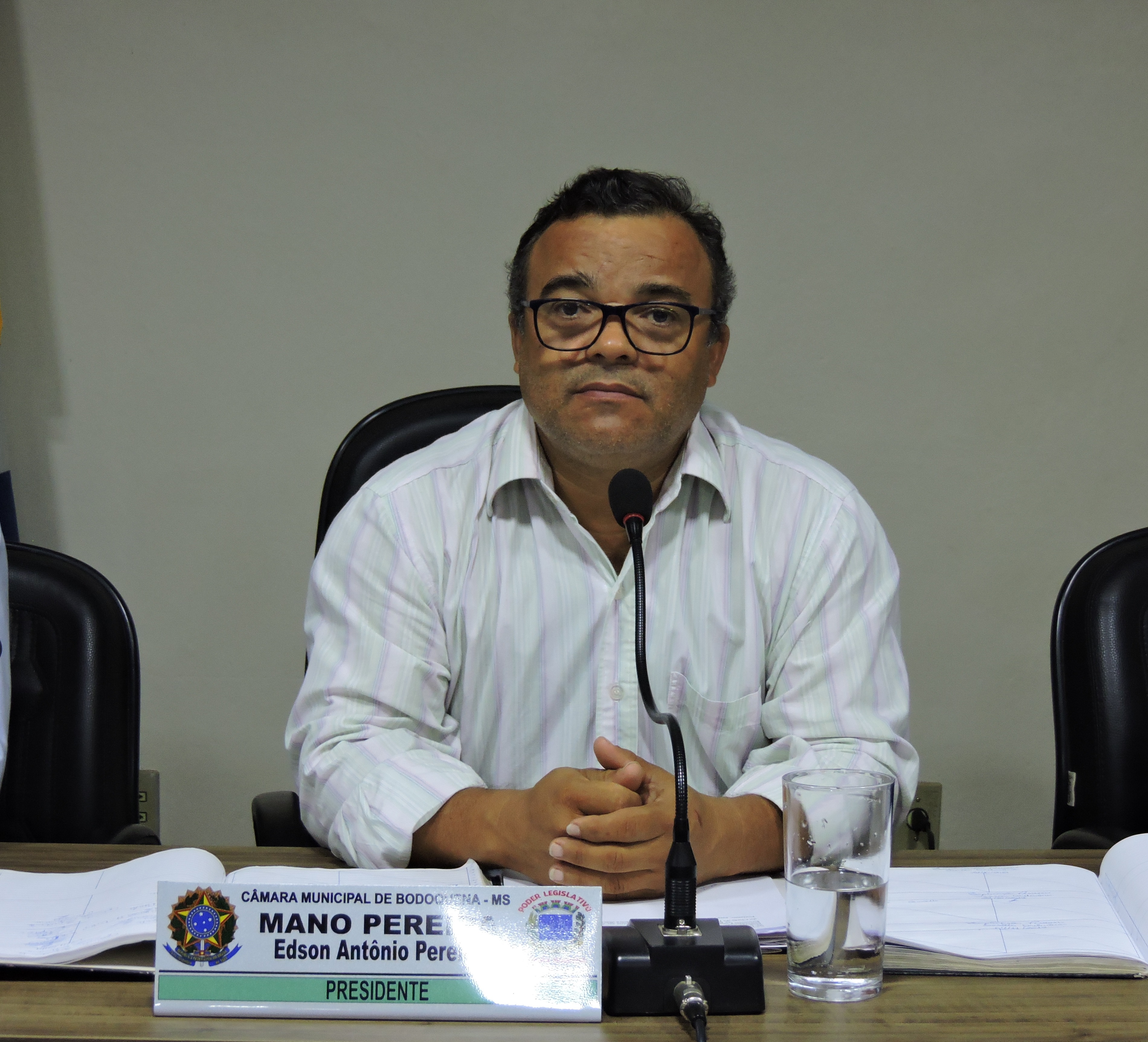 Leia mais sobre o artigo O Presidente da Câmara Mano Pereira pede construção de cobertura no local de recebimento de alunos da Zona Rural na Escola CEIB – Centro de Educação Infantil de Bodoquena.