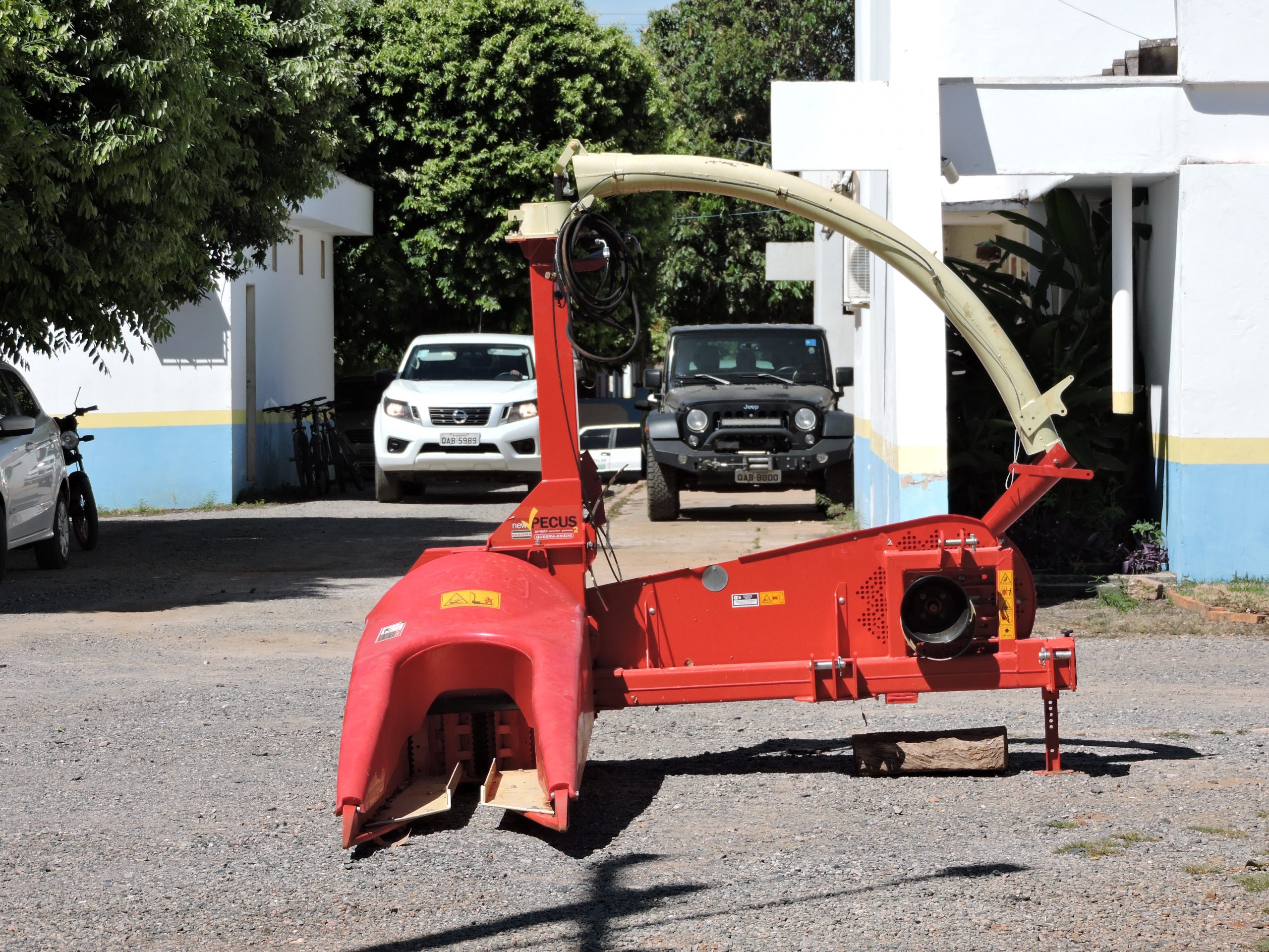 Leia mais sobre o artigo Vereadores Mano Pereira e Emerson Garrucha tem solicitação atendida pela AGRAER com Aquisição de Ensiladeira Agrícola para o Município de Bodoquena