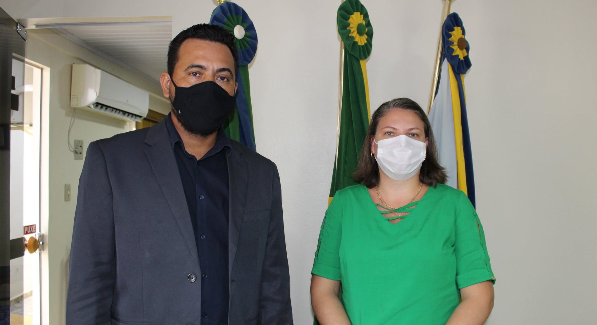 Leia mais sobre o artigo Vereadores Celina Ferracini e Claudio Freitas, solicitam a inclusão de Trabalhadores Municipais de Limpeza Pública (coletores de lixo),  em grupo prioritário da vacinação contra Covid-19.