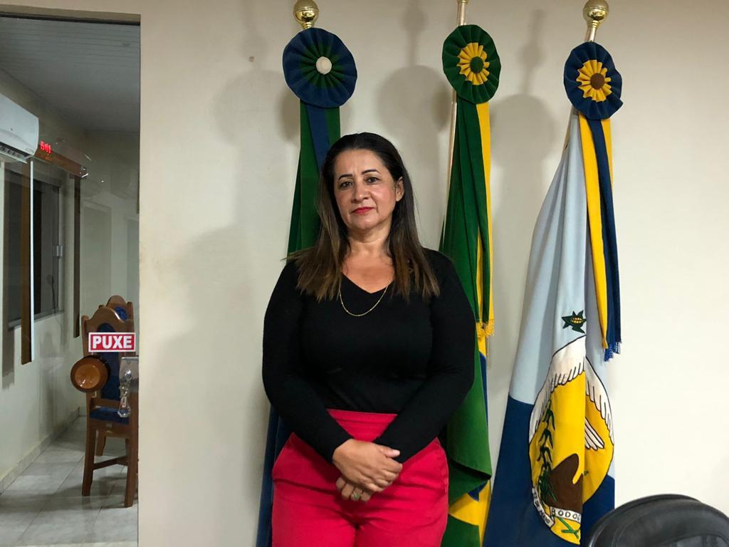 Leia mais sobre o artigo Vereadora Licinha Siqueira Solicita que interceda junto ao Governo do Estado para cedência de dois veículos 4×4 para a Prefeitura de Bodoquena